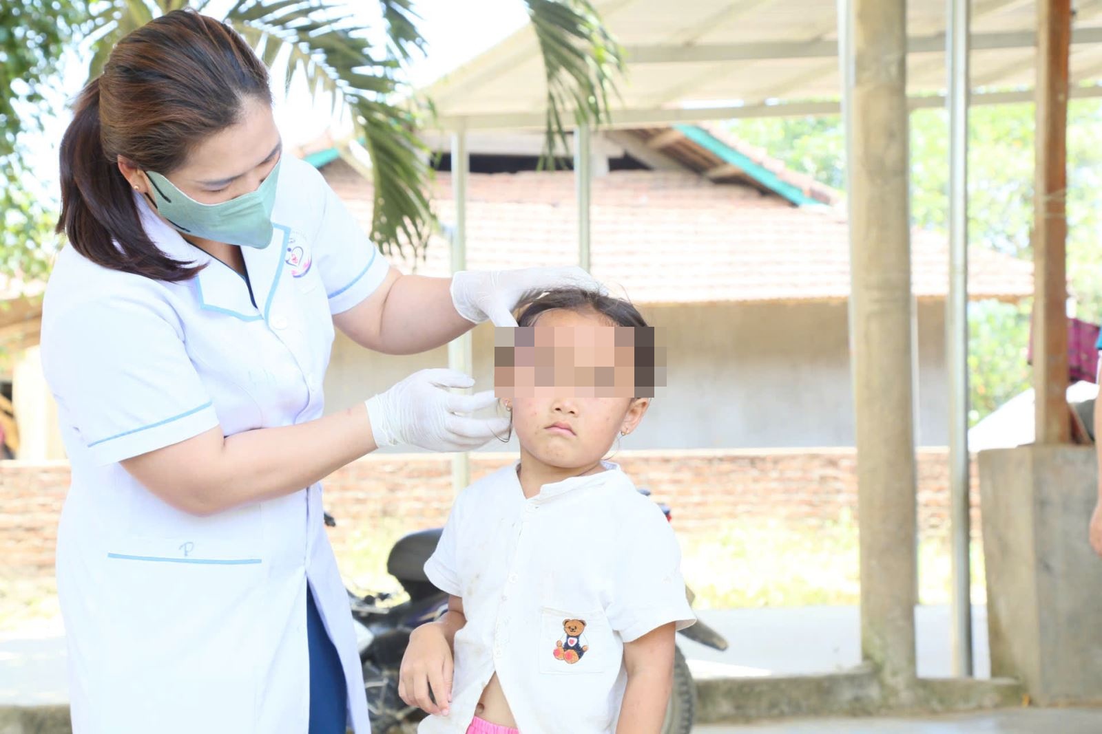 Hang chuc hoc sinh mac benh, Dak Lak khan truong xu ly o dich hinh anh