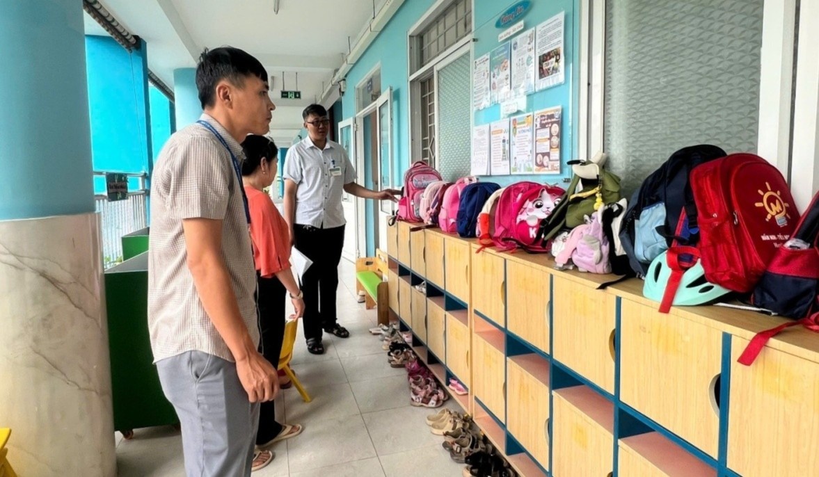 tay chan mieng anh 1