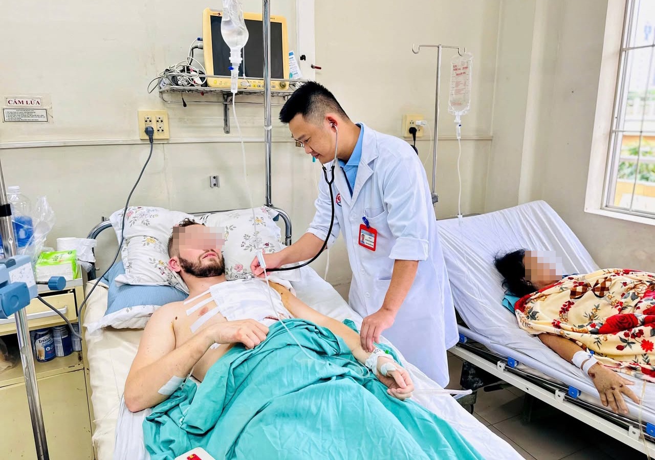 Cuu mot khach Nga bi dam thau tim, mang nhom mau sieu hiem hinh anh