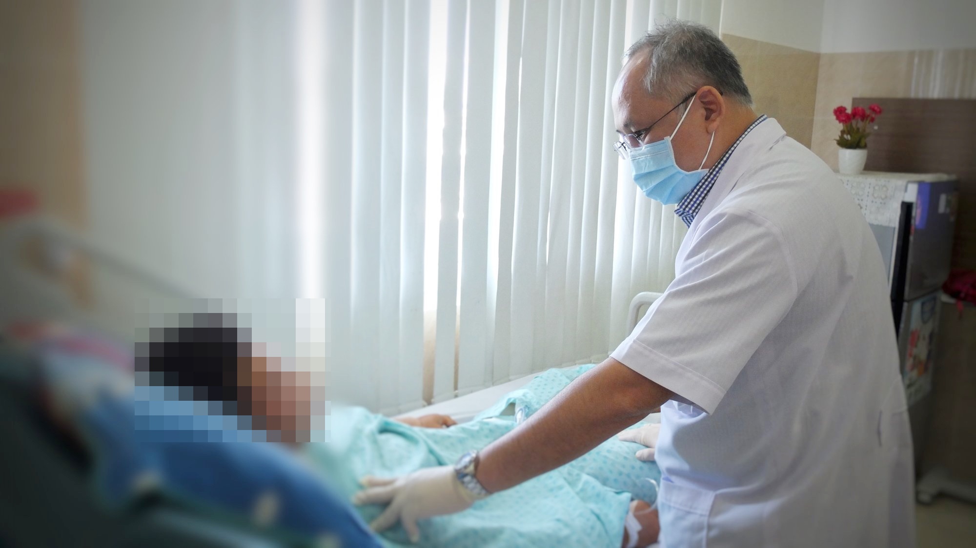 Benh vien o TP.HCM moi tuan gan 10 ca mo ung thu vung kin nam gioi hinh anh