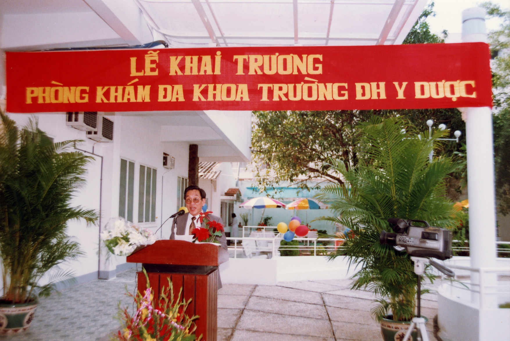Giao su Nguyen Dinh Hoi anh 1