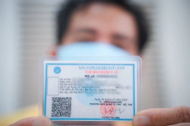 Nhieu nguoi lao dong duoc mua bao hiem nhung khong biet cach dung hinh anh