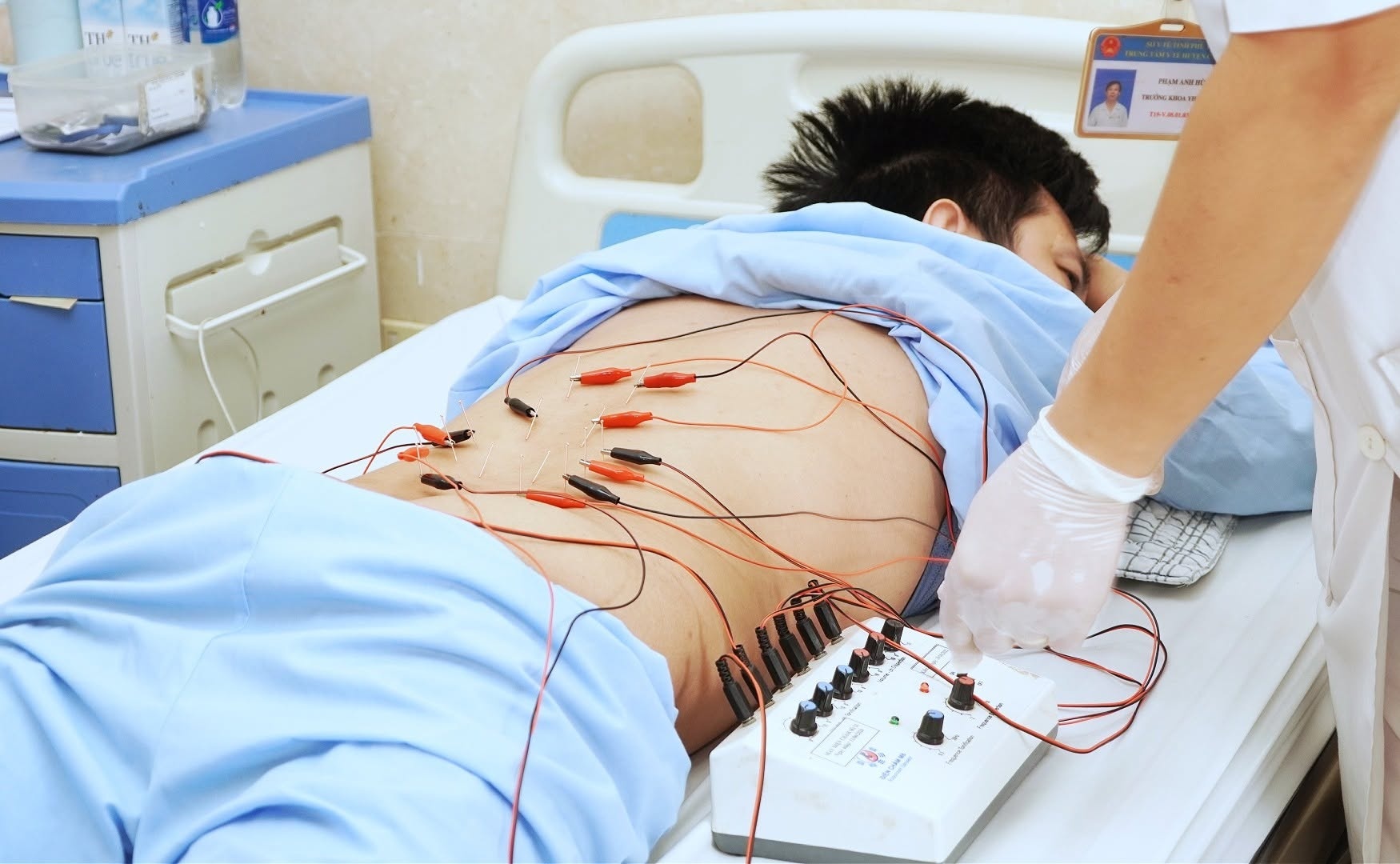 Thói quen xấu kéo dài khiến nam kế toán suýt liệt giường