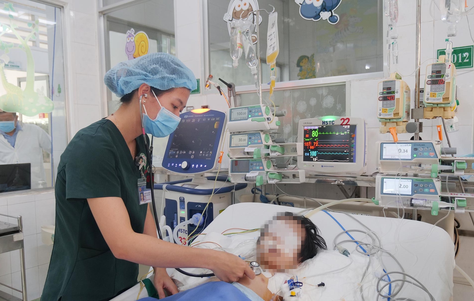 Chỉ uống sữa và gần như không ăn, bé trai ở Đồng Nai nguy kịch