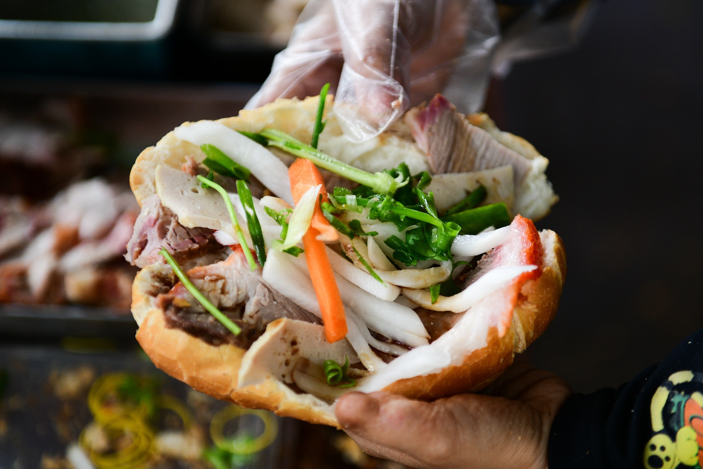 Hàng chục người nhập viện sau khi ăn bánh mì