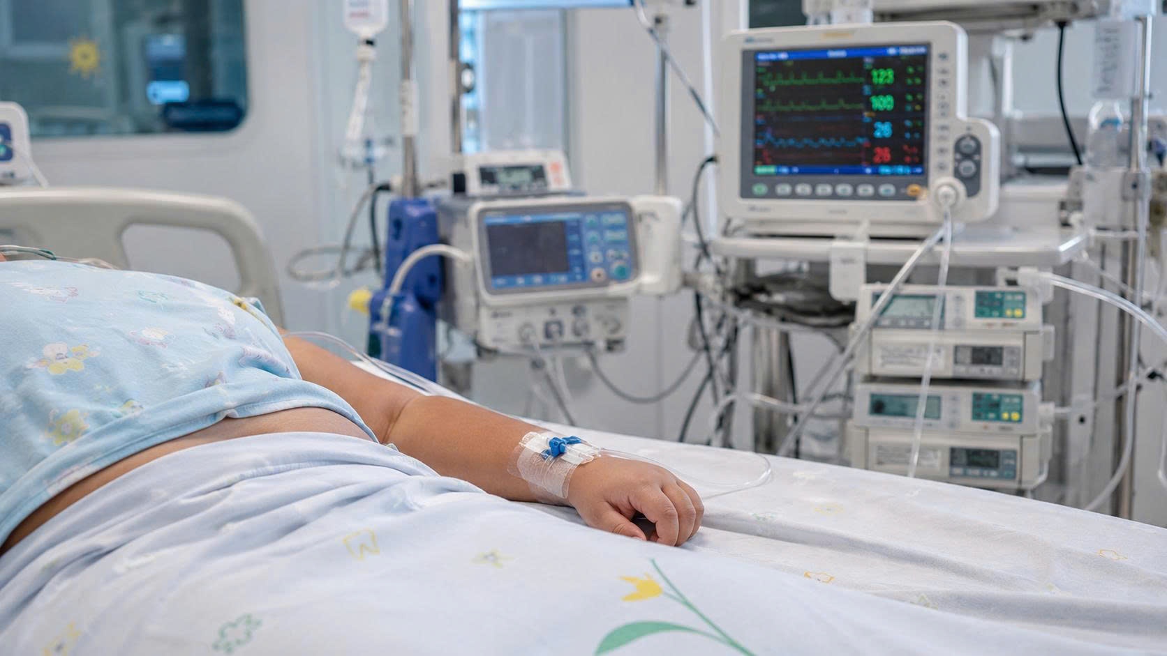 Bé trai nguy kịch sau 5 ngày sốt: Bác sĩ chỉ ra nhóm trẻ nguy cơ cao