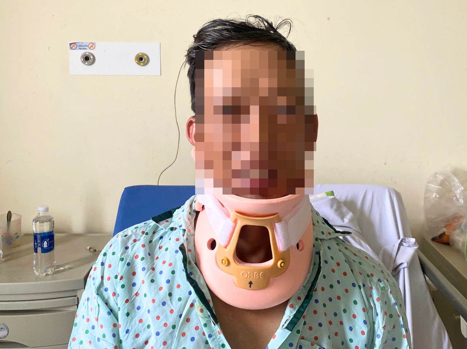 g&atilde;y cổ ảnh 1