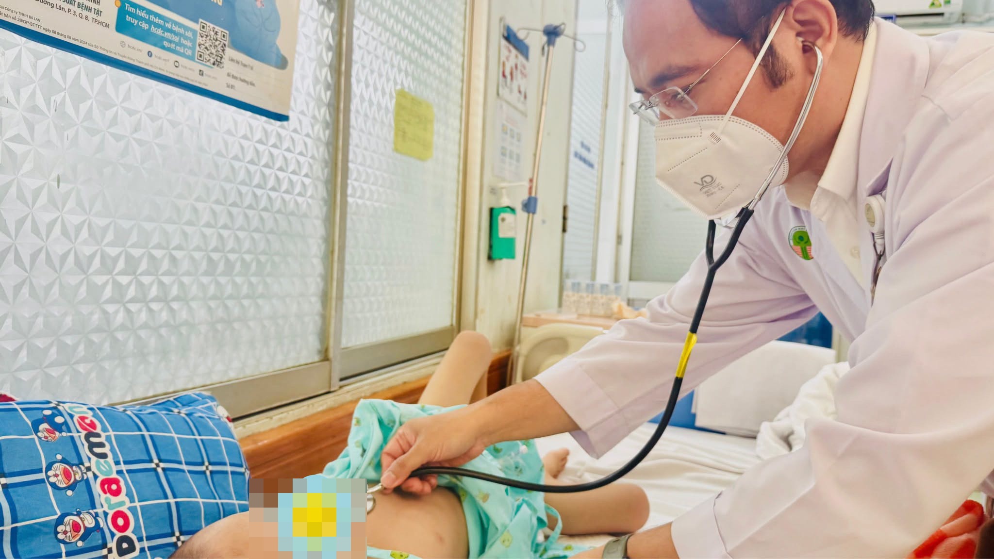 Sau 2 ngày sốt, bé 6 tuổi rơi vào nguy kịch vì viêm não