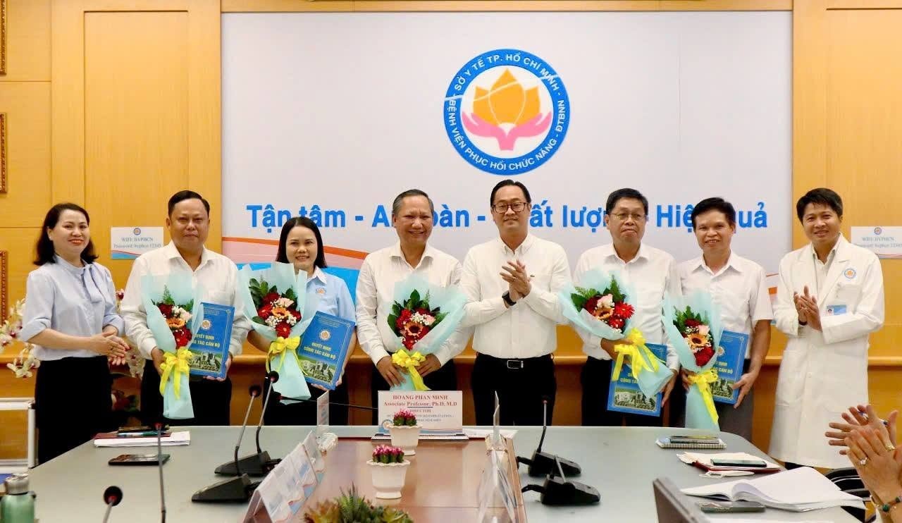 ng&agrave;nh y tế ảnh 2