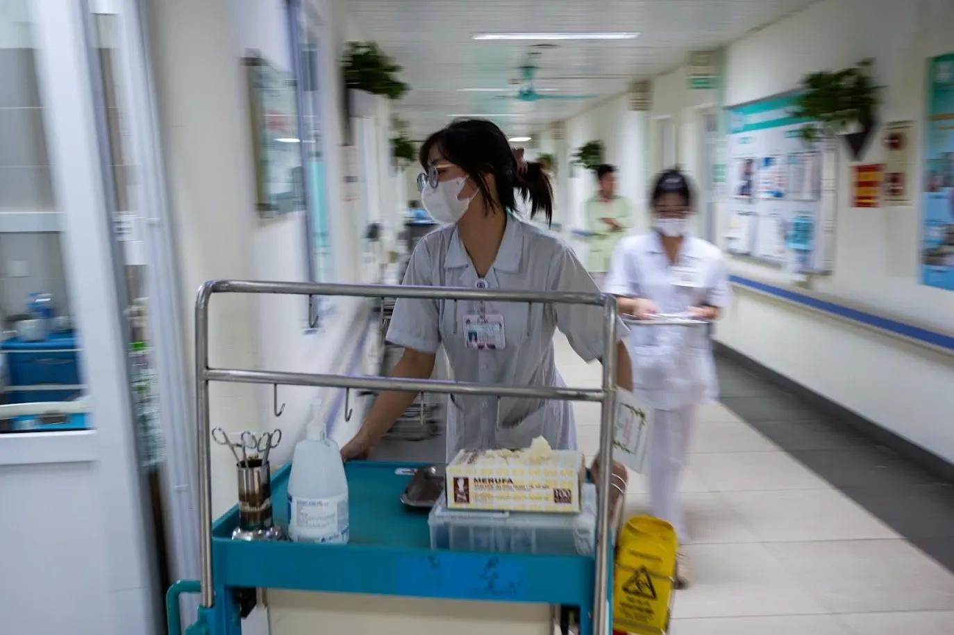 TP.HCM 'đỏ mắt' tuyển dụng bác sĩ