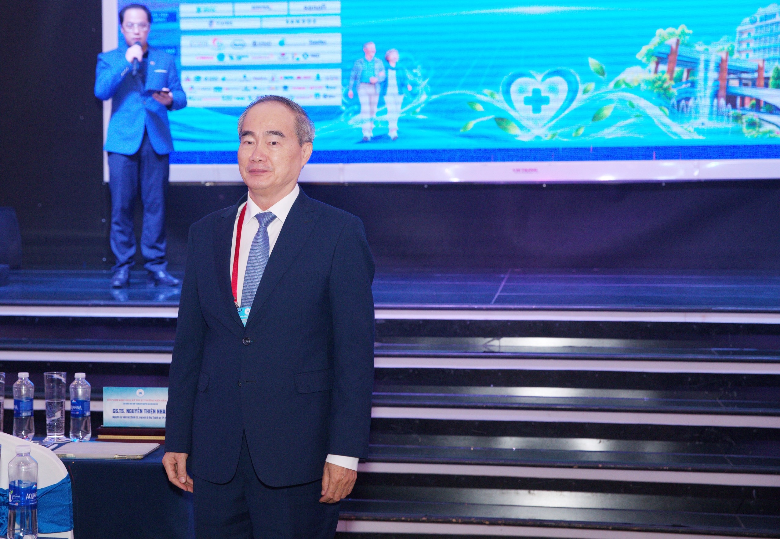 người cao tuổi ảnh 1