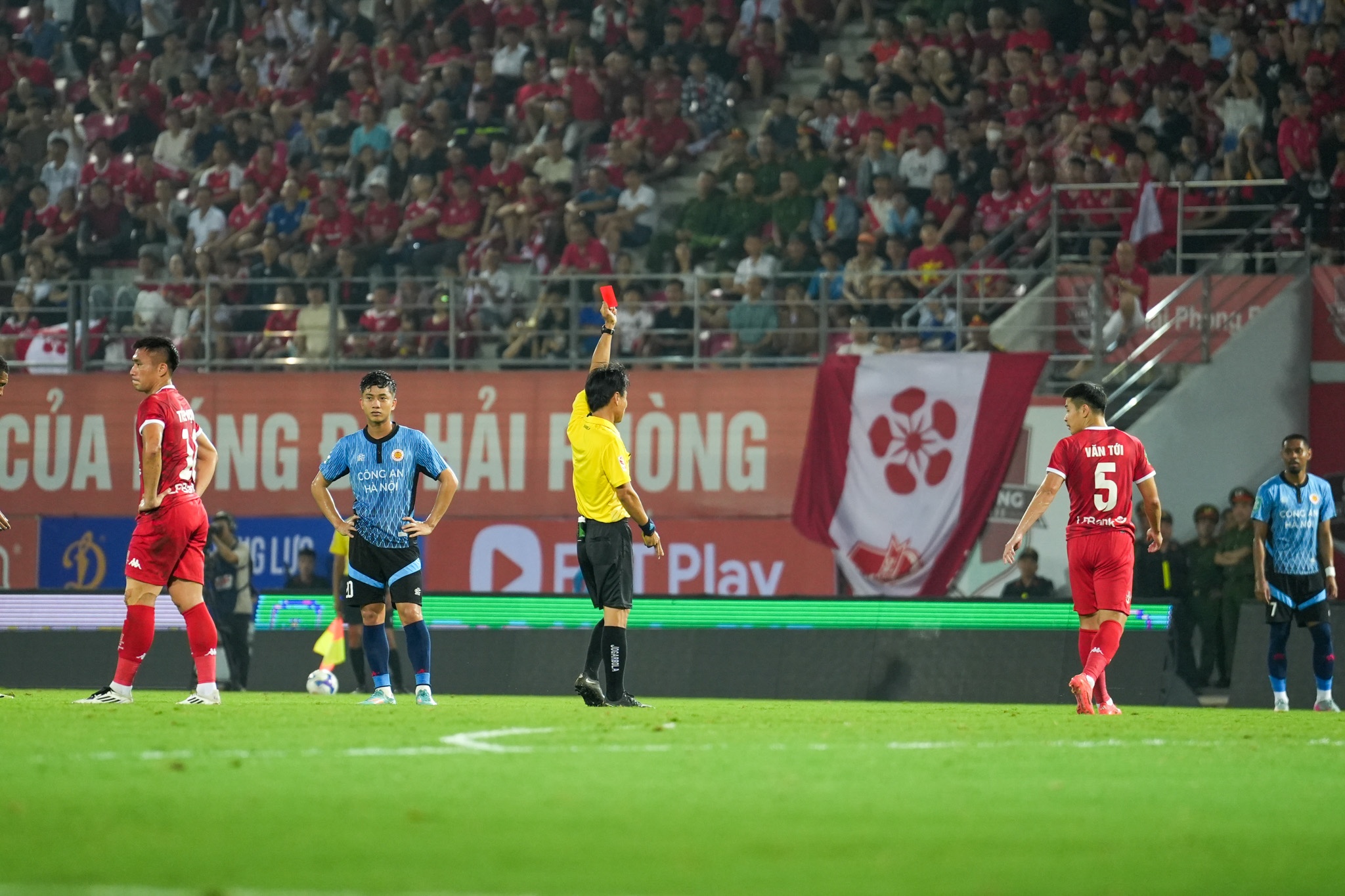 HLV Chu Dinh Nghiem: 'The do khien Hai Phong mat the tran' hinh anh