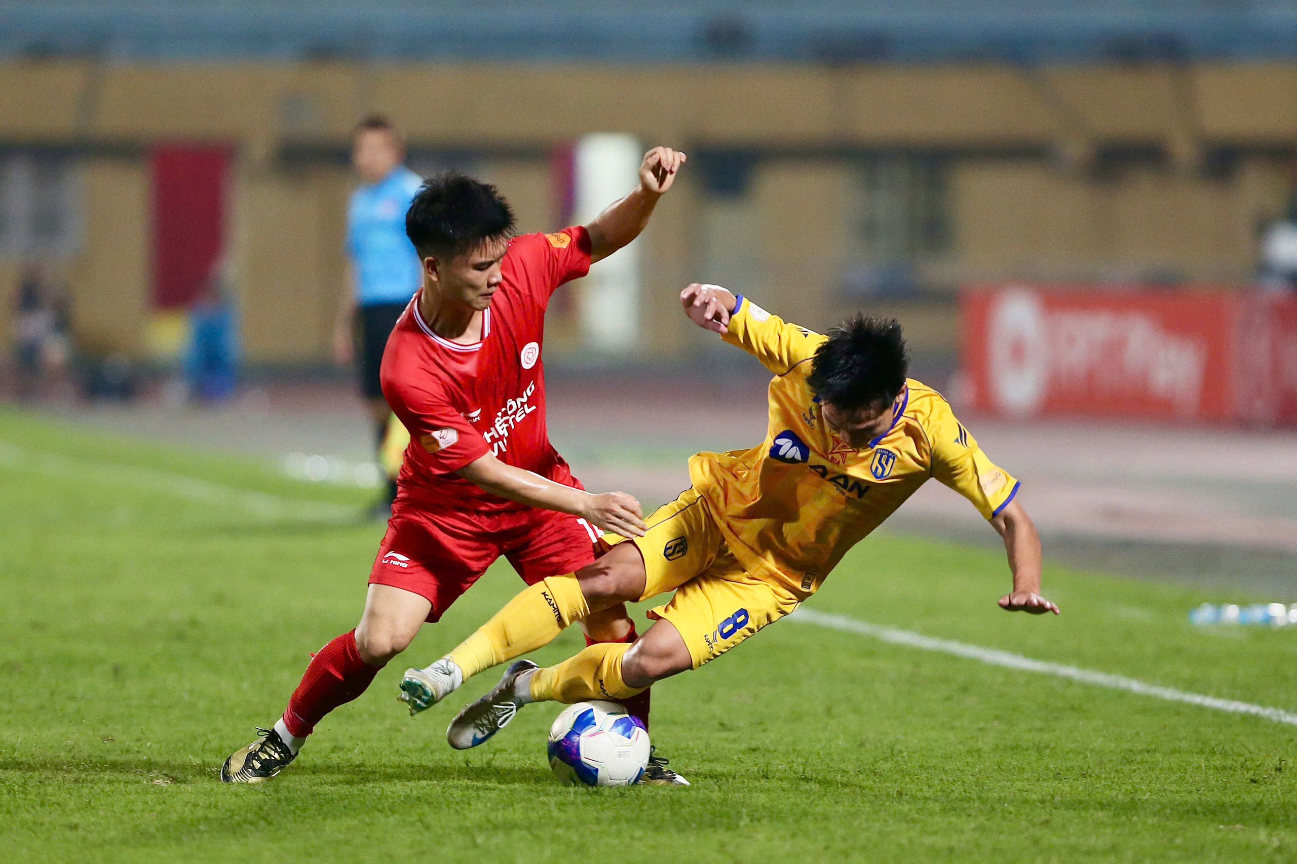 HLV cua The Cong Viettel phan nan vi phong thay do hinh anh