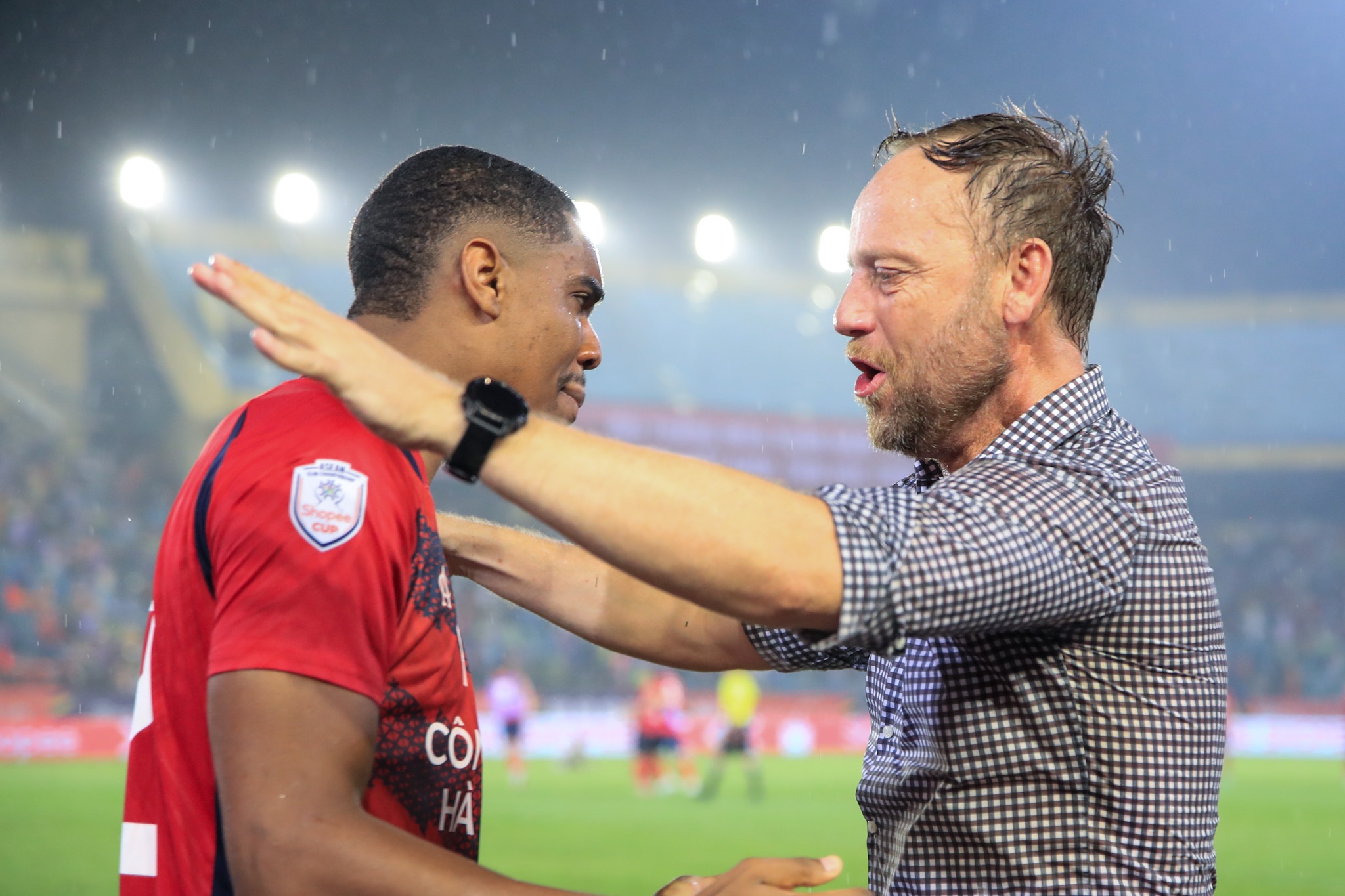 CLB CAHN co the nhan gan 15 ty dong neu vo dich Dong Nam A hinh anh