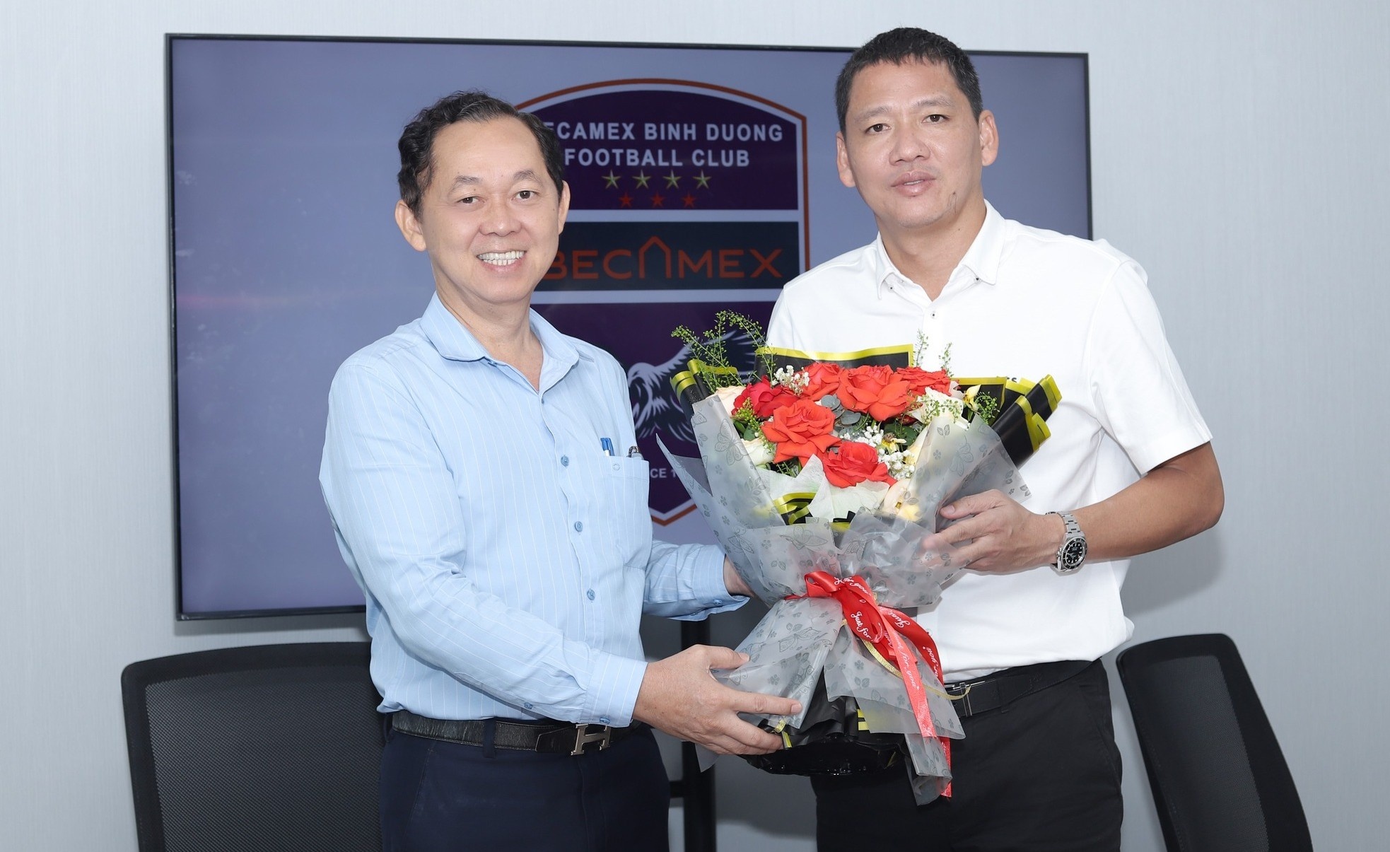 Cu hich cho su nghiep cam quan cua HLV Anh Duc hinh anh