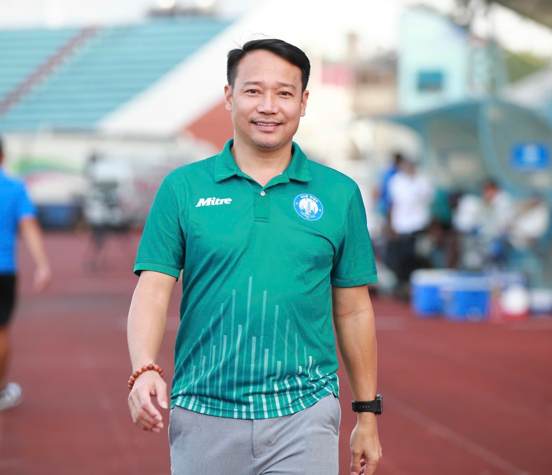 Vu Hong Viet - ‘kien truc su’ thuc thu cua CLB Nam Dinh hinh anh