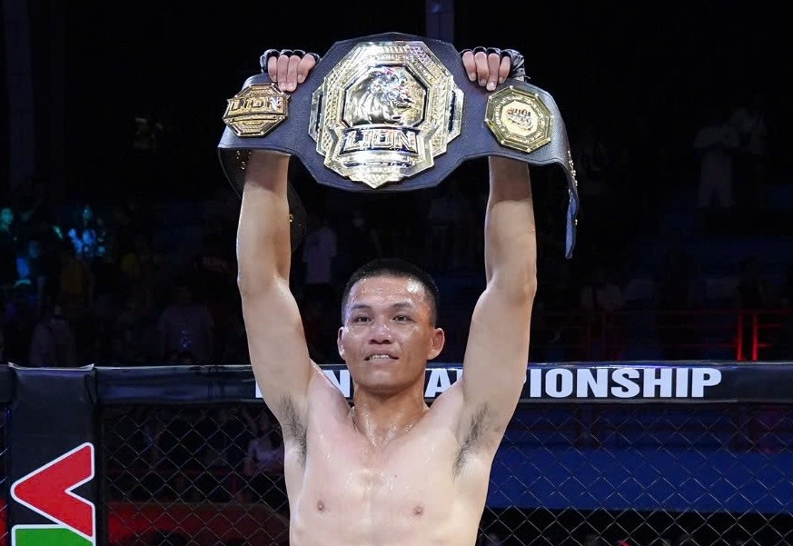 Pham Cong Minh ha 'than sam' Zakhar hinh anh