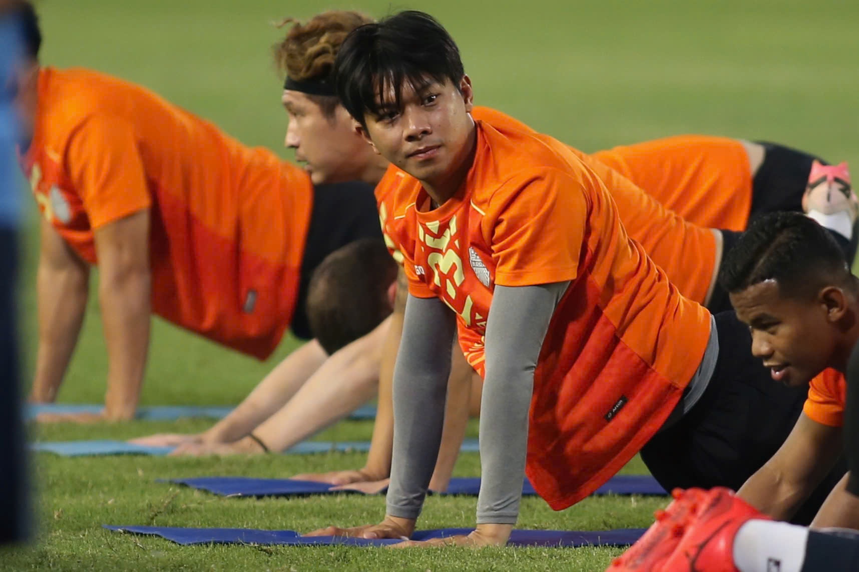 Buriram United that chat ky luat truoc tran dau voi CAHN hinh anh