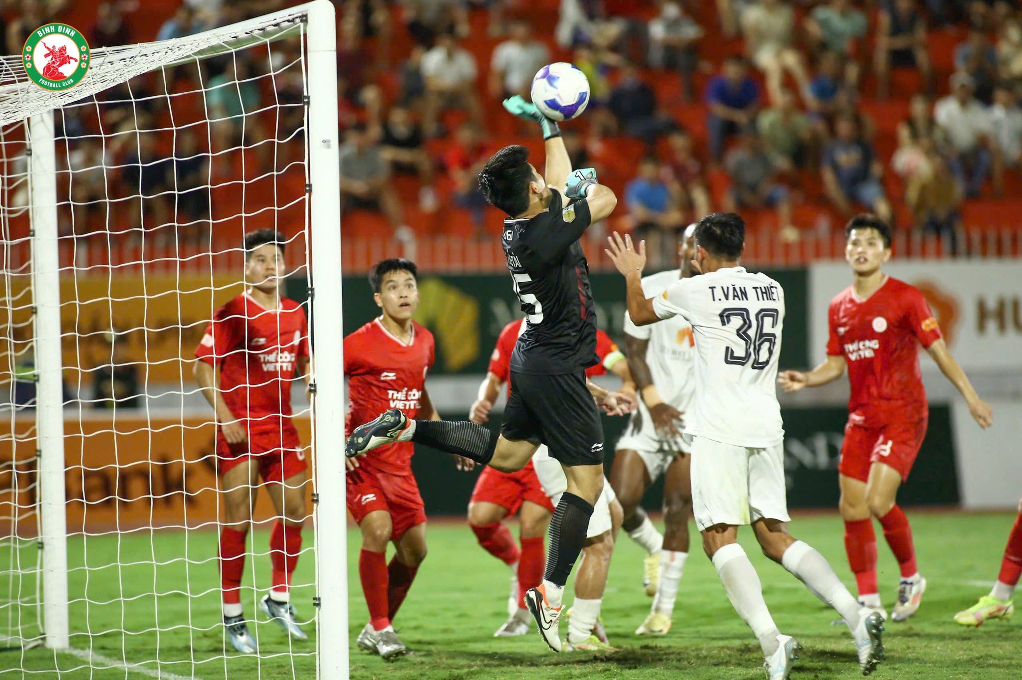 CLB Binh Dinh day Da Nang ve lai cuoi bang hinh anh