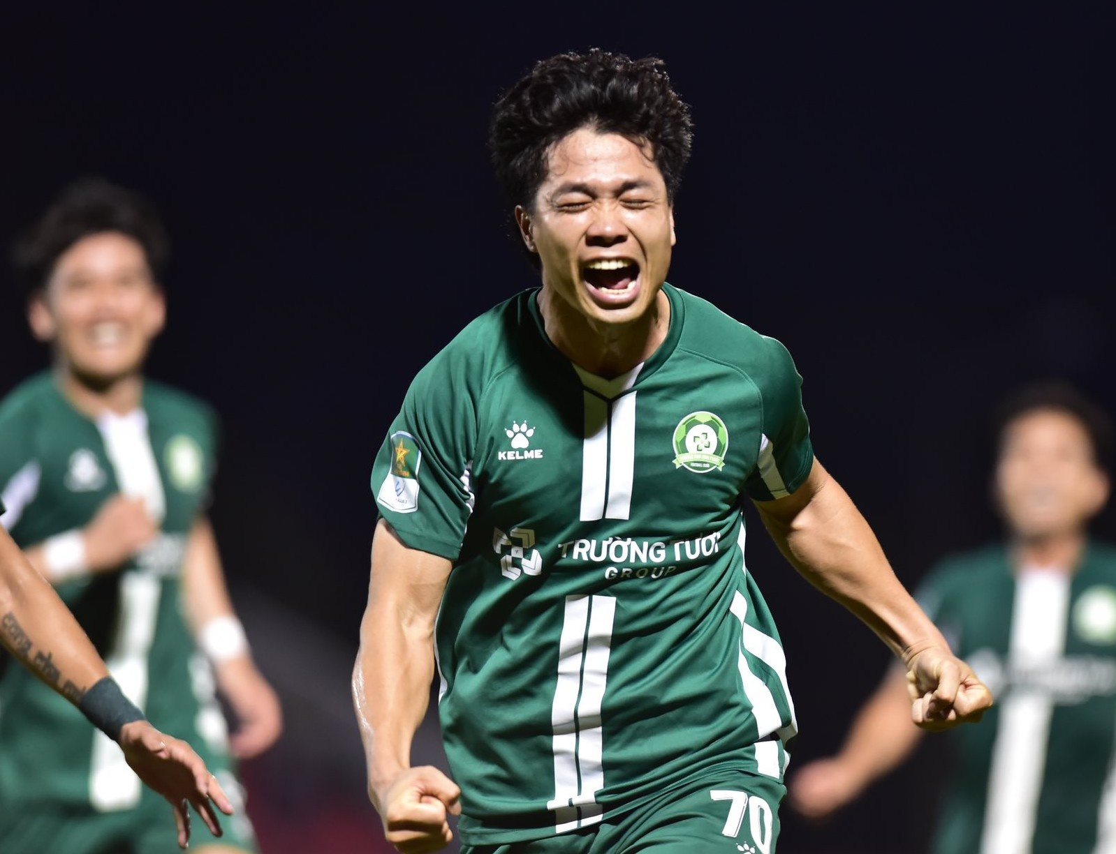 Giua con khat dot bien, Cong Phuong la lan gio la cho HLV Kim hinh anh