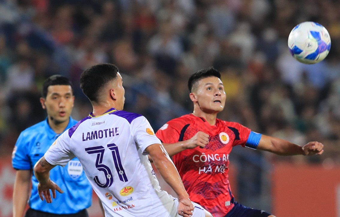 Bai toan kho cua HLV Mano Polking hinh anh