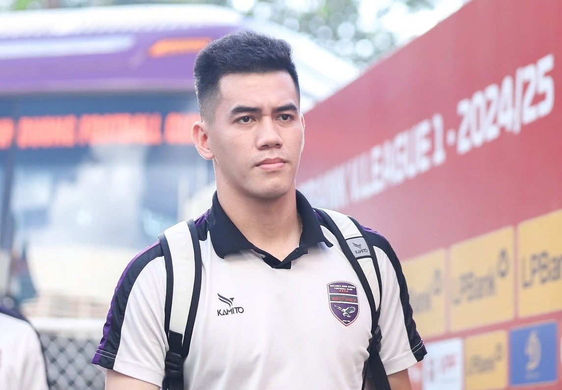 Tien Linh chan thuong truoc ngay len tuyen Viet Nam hinh anh