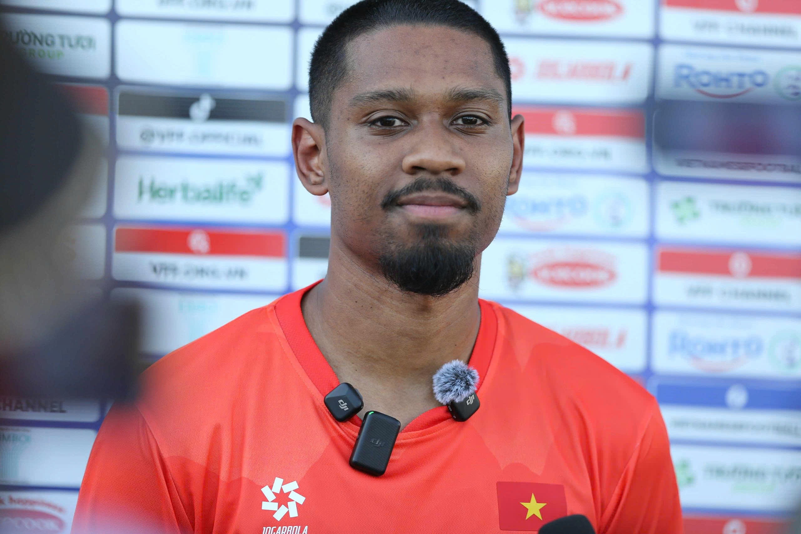 Quang Vinh an tuong trong lan dau gap HLV Kim Sang-sik hinh anh