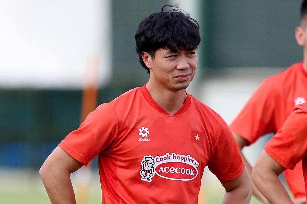 HLV Kim Sang-sik tiec cho Cong Phuong hinh anh