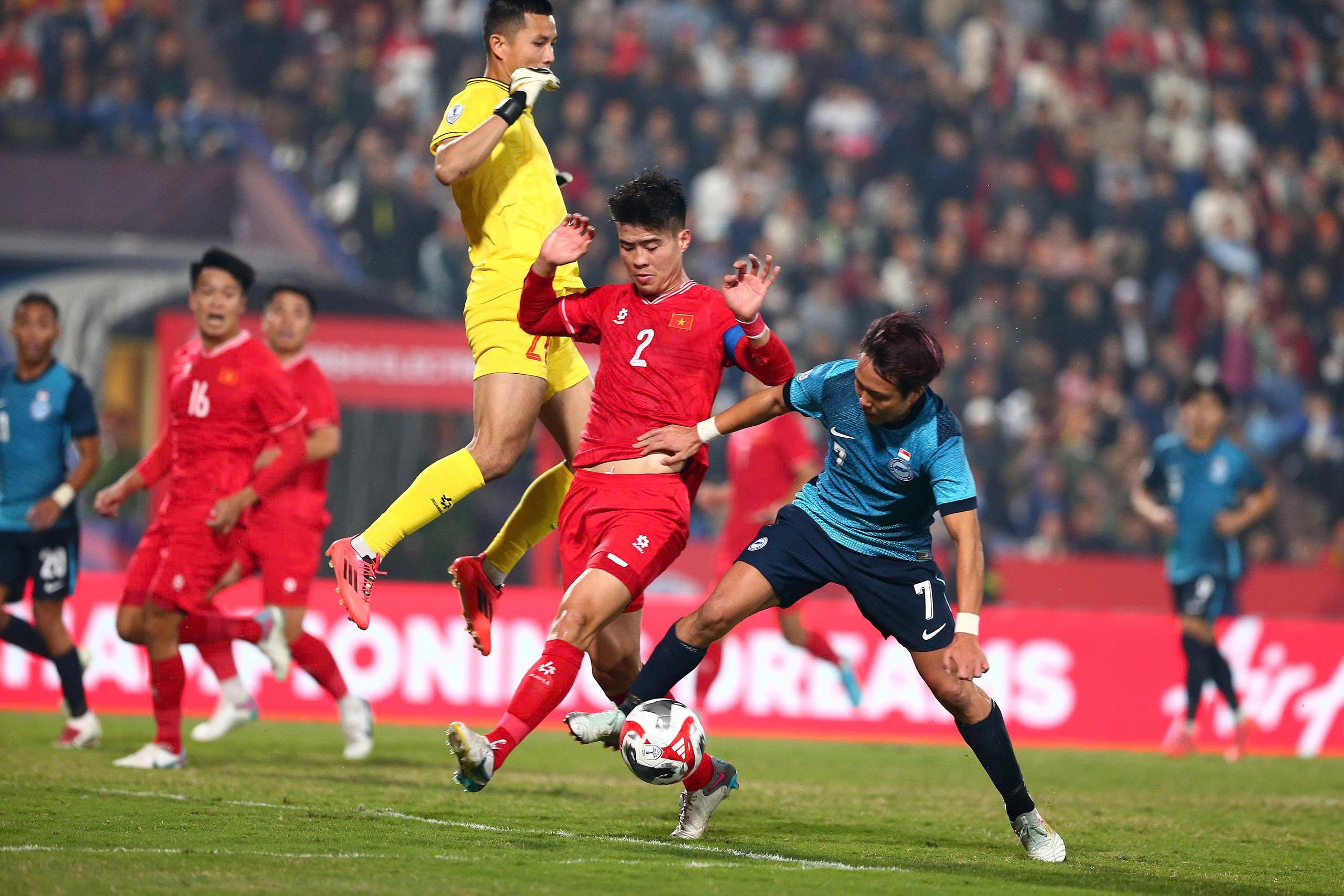 Duy Manh am anh voi ‘chao lua’ Bukit Jalil hinh anh