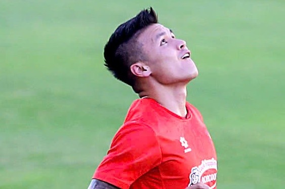 Quang Hai lien tuc cay ai truoc tran dau voi Malayisa hinh anh