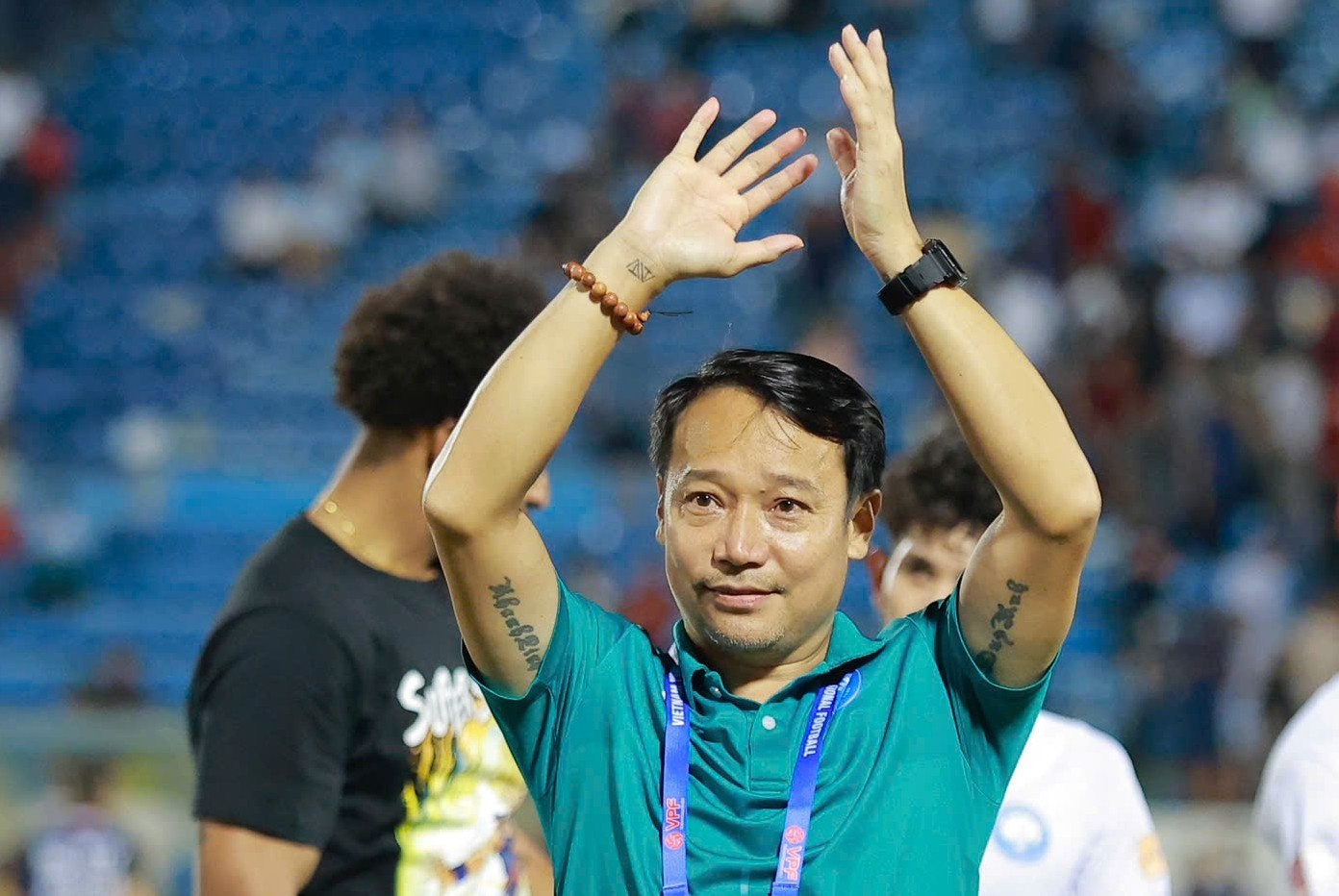 HLV Vu Hong Viet lap cot moc moi voi Nam Dinh hinh anh