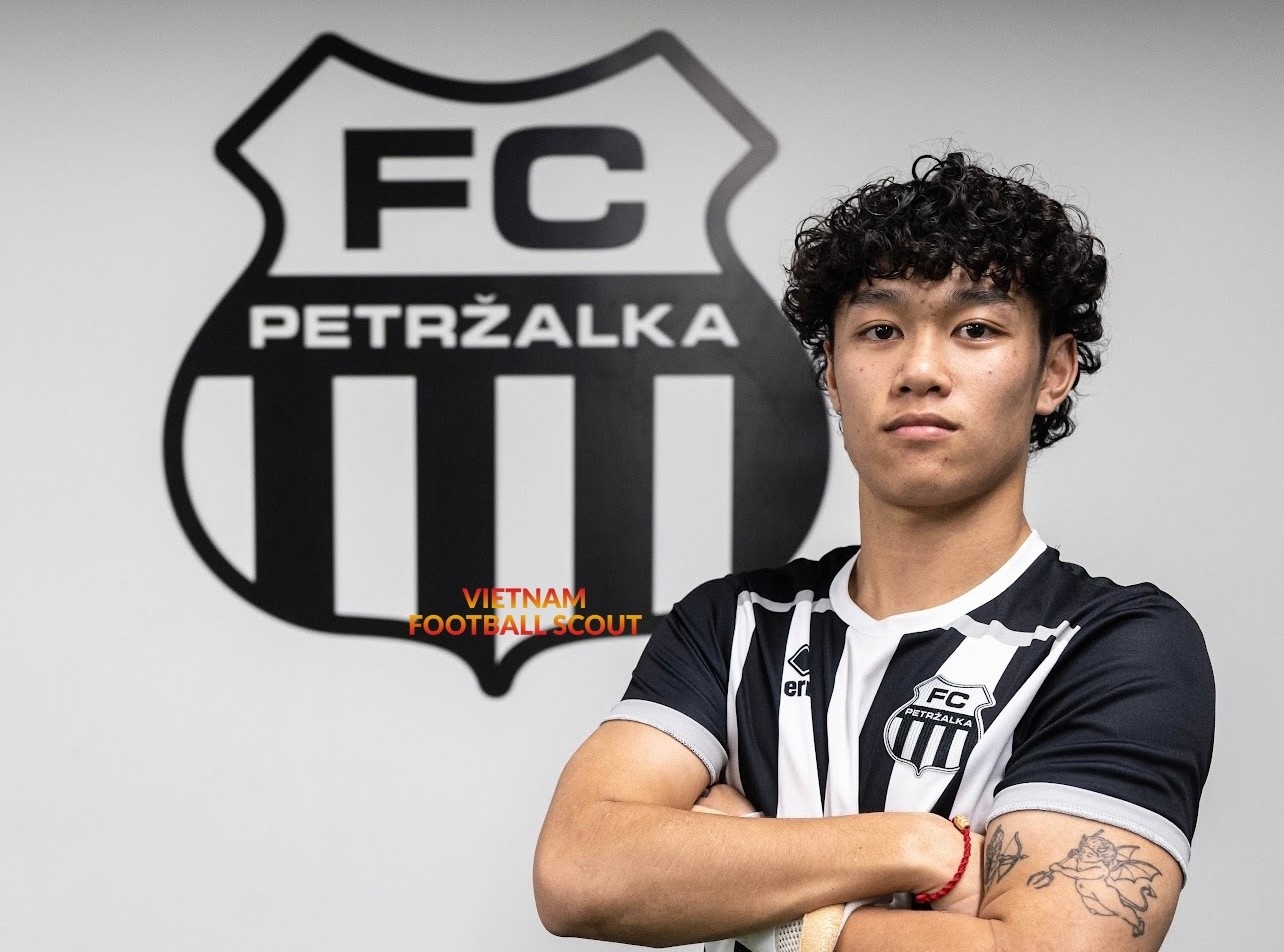 Cau thu Viet kieu 19 tuoi dang thu viec o TP.HCM hinh anh