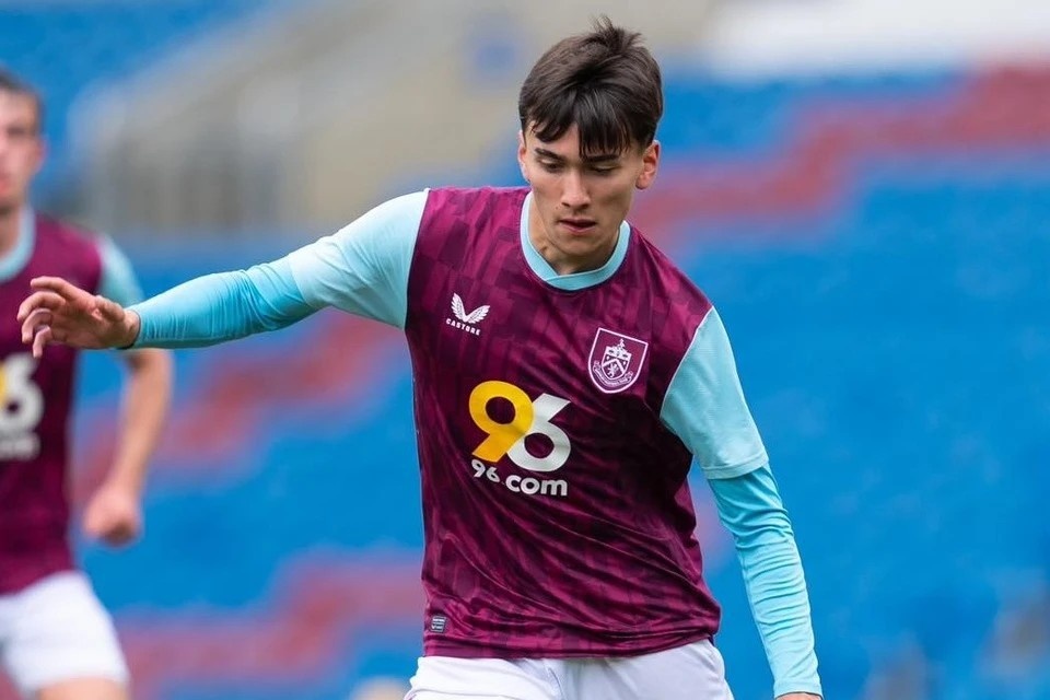 CAHN theo duoi hai cau thu Viet kieu hinh anh