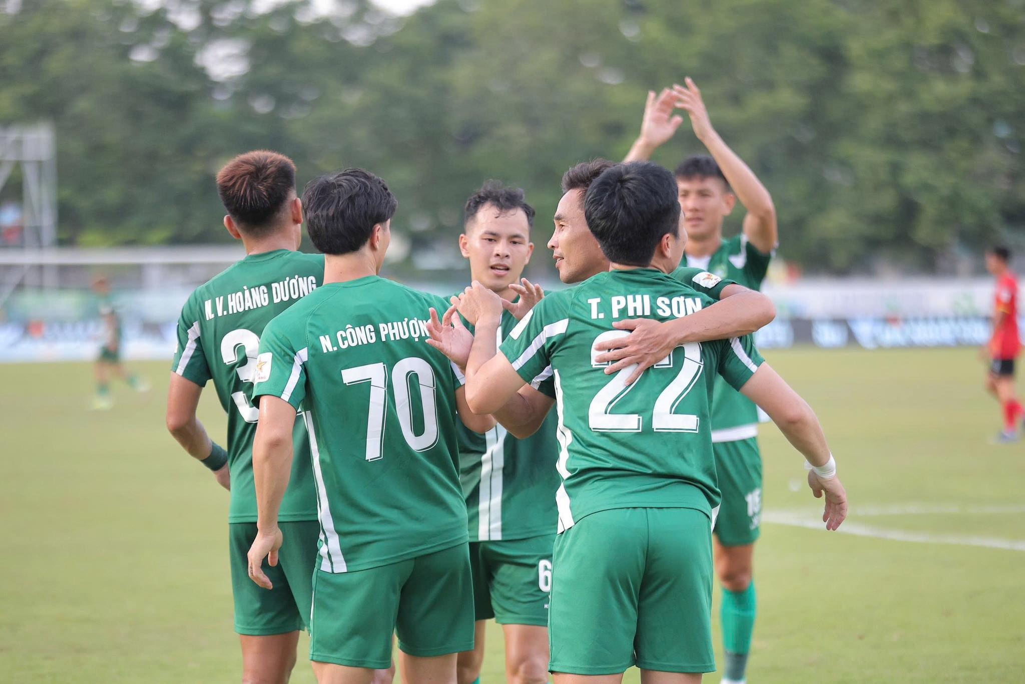 Doi bong cua Cong Phuong gianh ve da play-off hinh anh
