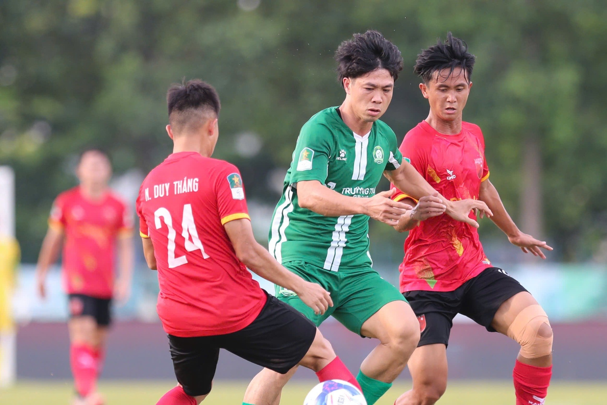 Cong Phuong doi dau Bui Tien Dung o tran play-off sinh tu hinh anh
