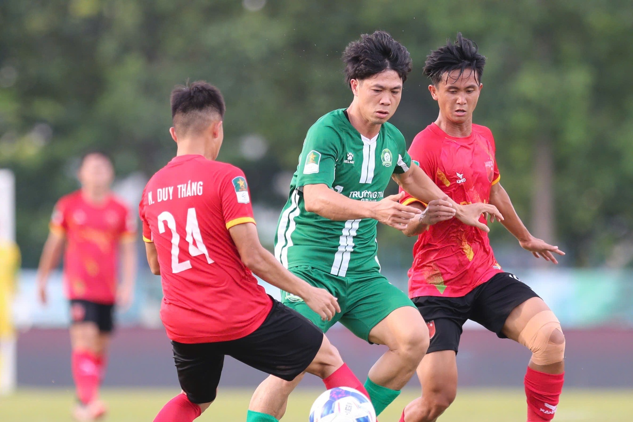 Cong Phuong truoc nguong cua tro lai V.League hinh anh