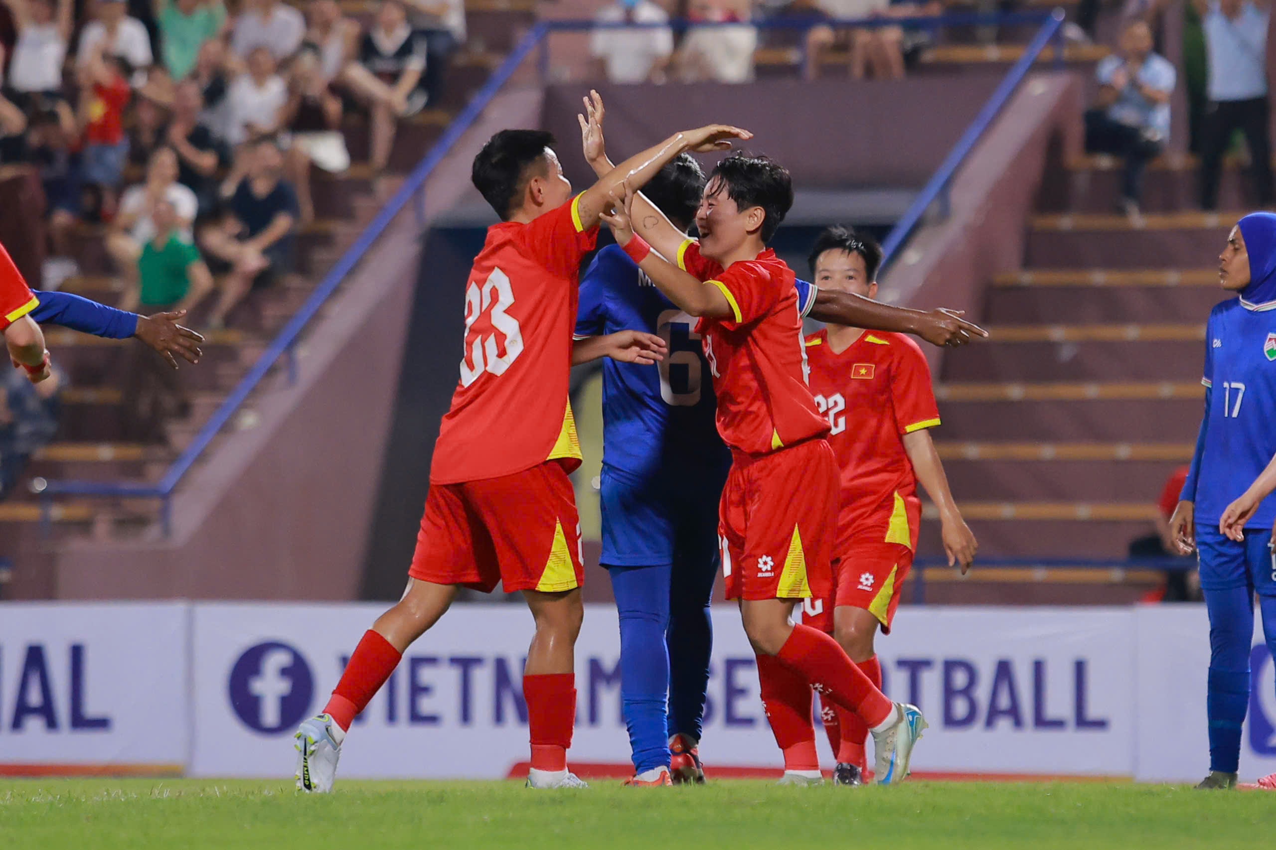 Tuyen nu Viet Nam thang dam tran ra quan vong loai Asian Cup 2026 hinh anh