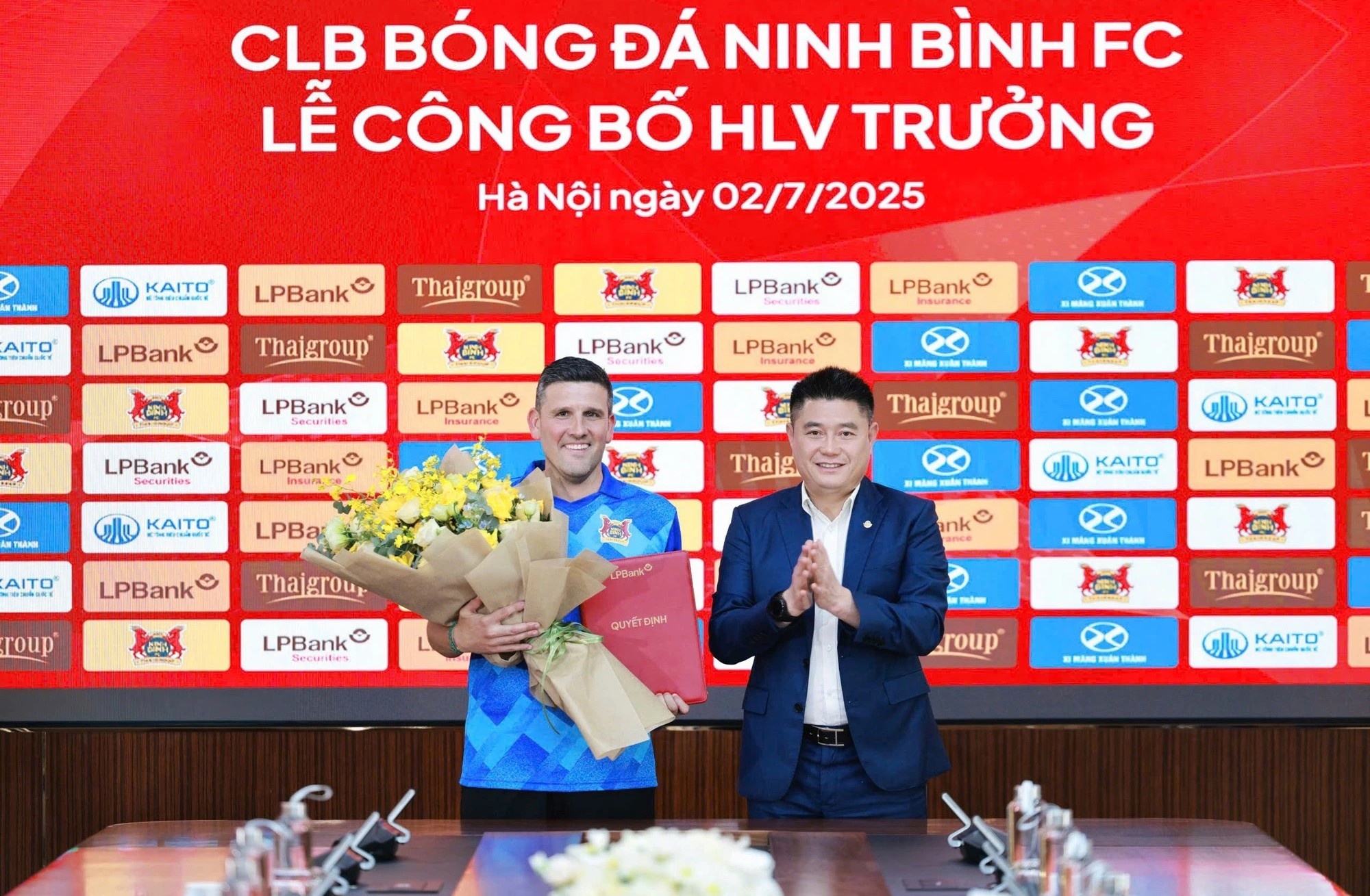 Ninh Binh ra mat HLV nguoi Tay Ban Nha hinh anh