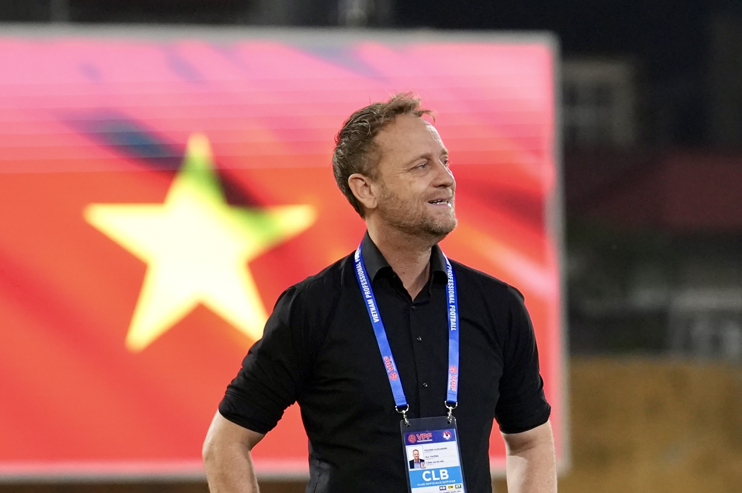 HLV Polking: 'Cau thu Viet Nam can dung cam roi vung an toan' hinh anh