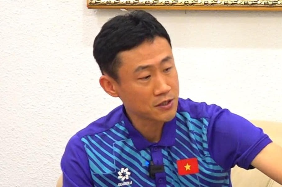 Cuu tro ly cua HLV Kim Sang-sik dan dat Thanh Hoa hinh anh