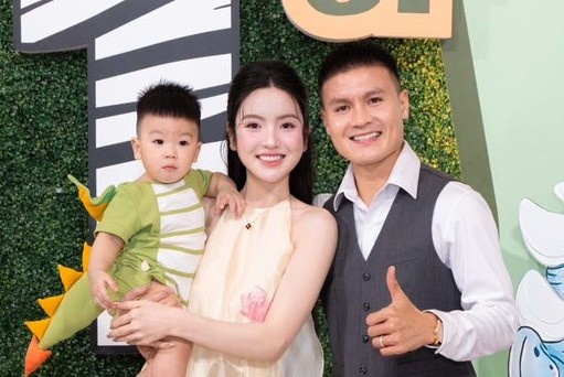 Sao Viet hoi tu mung sinh nhat con trai Quang Hai hinh anh