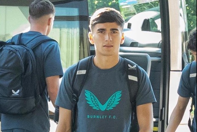 Hai cau thu Viet kieu thu viec tai V.League hinh anh