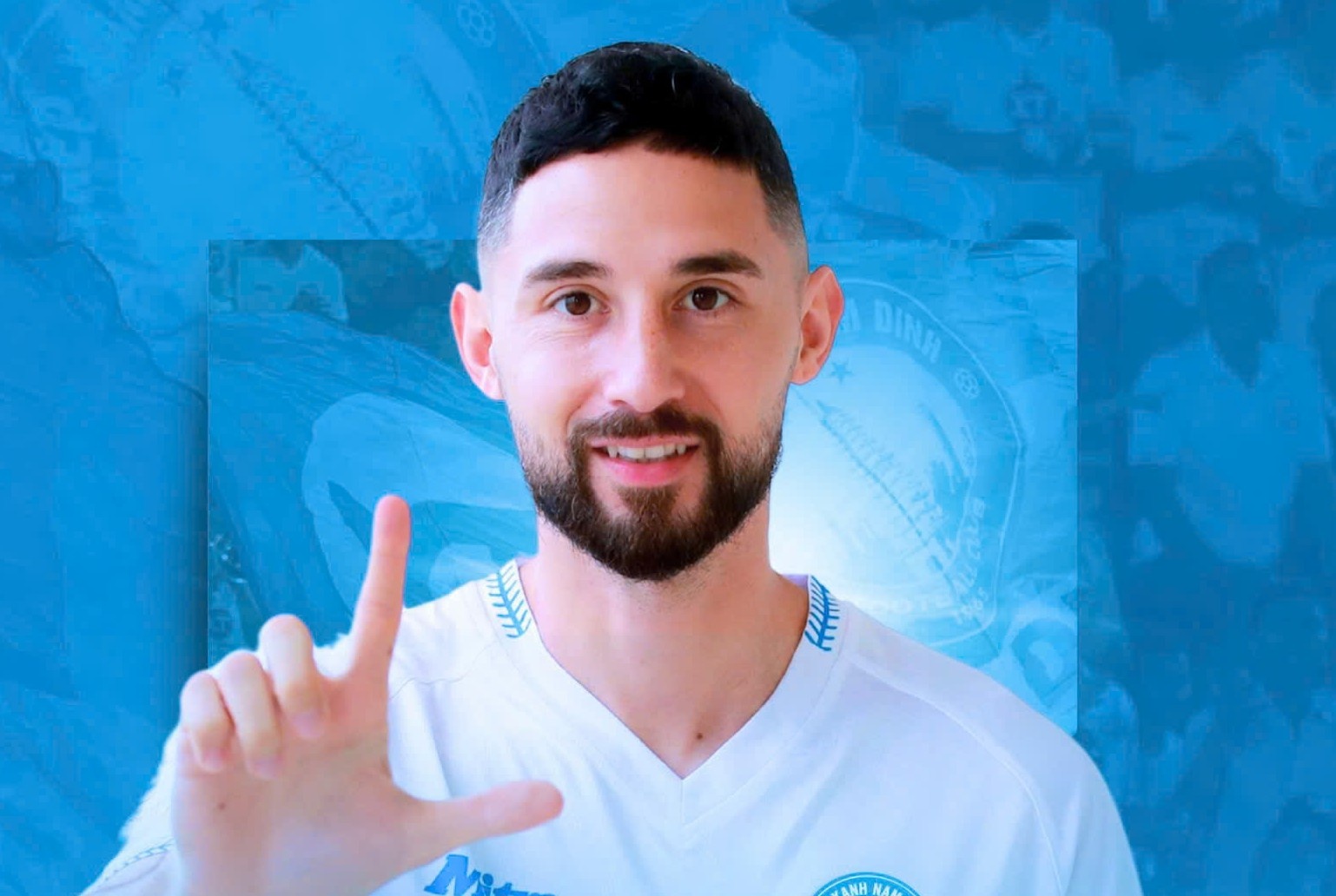 Kevin Pham Ba gia han hop dong voi Nam Dinh hinh anh