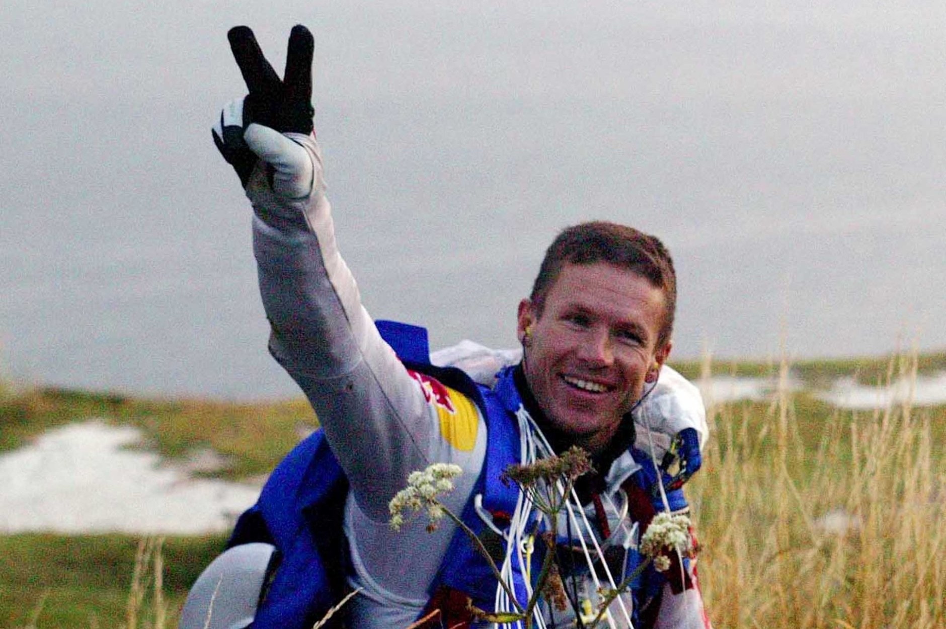 Huyen thoai nhay du nguoi Ao tu nan hinh anh