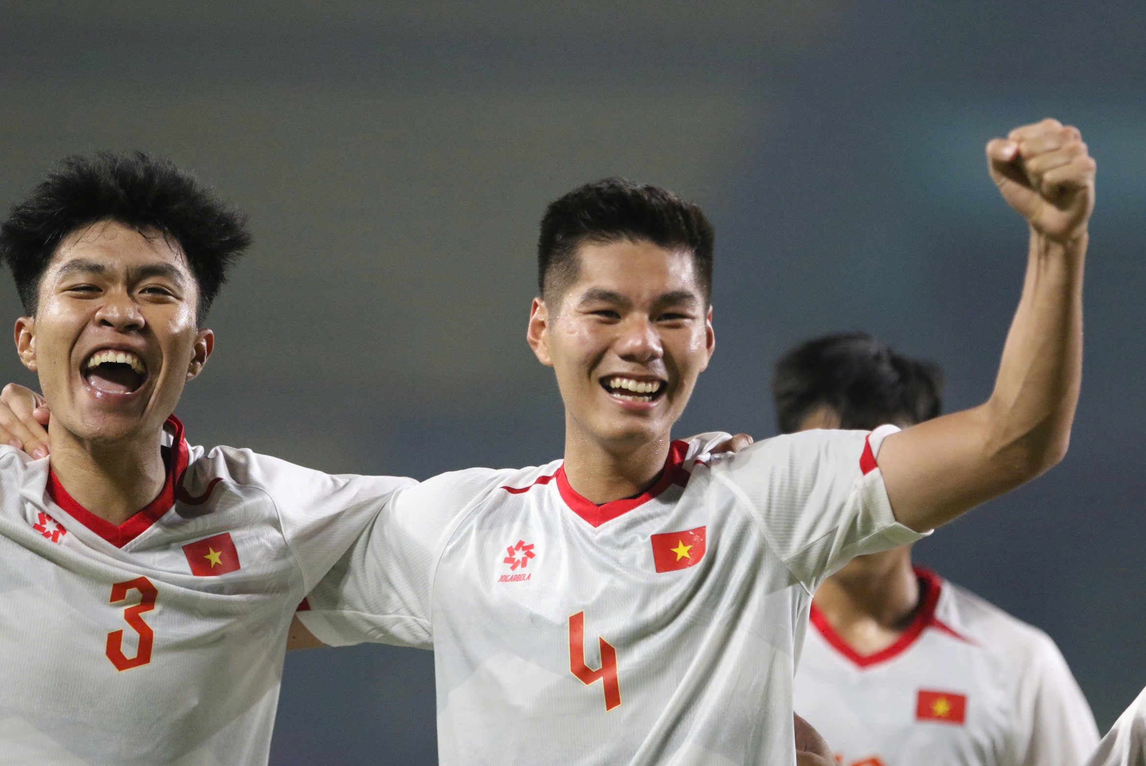 Cau thu lap cu dup cho U23 Viet Nam tung muon bo bong da hinh anh