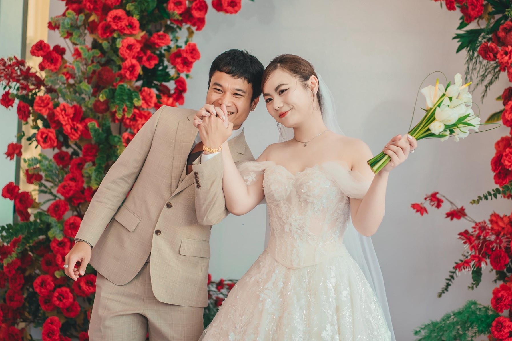 Phi Son cuoi vo hinh anh