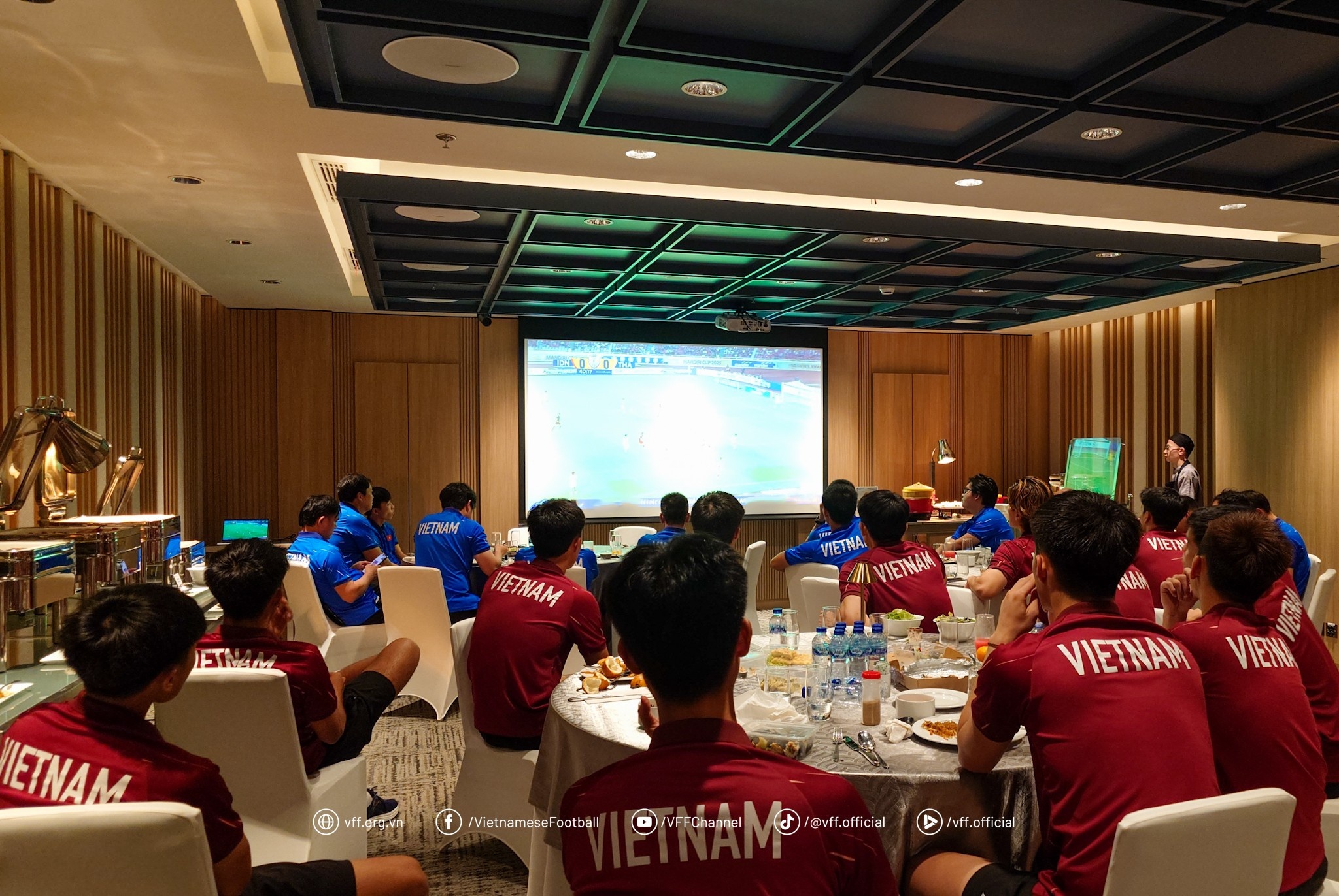 U23 Viet Nam tranh thu quan sat doi thu truoc tran chung ket hinh anh