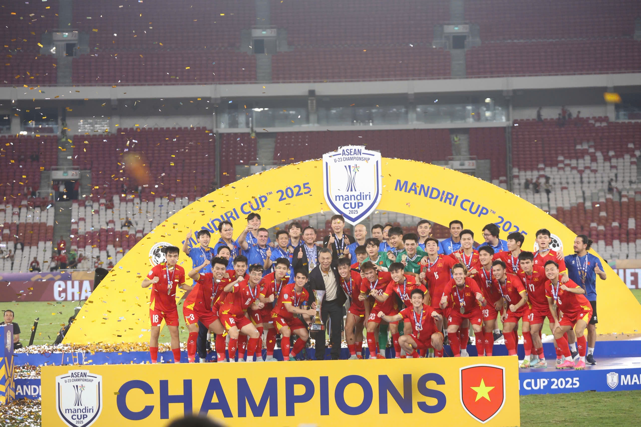 Thoi gian U23 Viet Nam ve nuoc sau chuc vo dich U23 Dong Nam A hinh anh