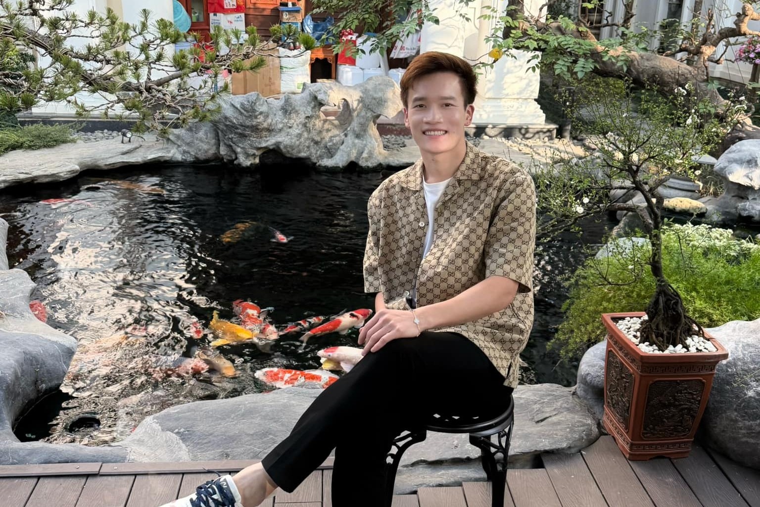 Hoang Duc khoe can ho bac ty hinh anh