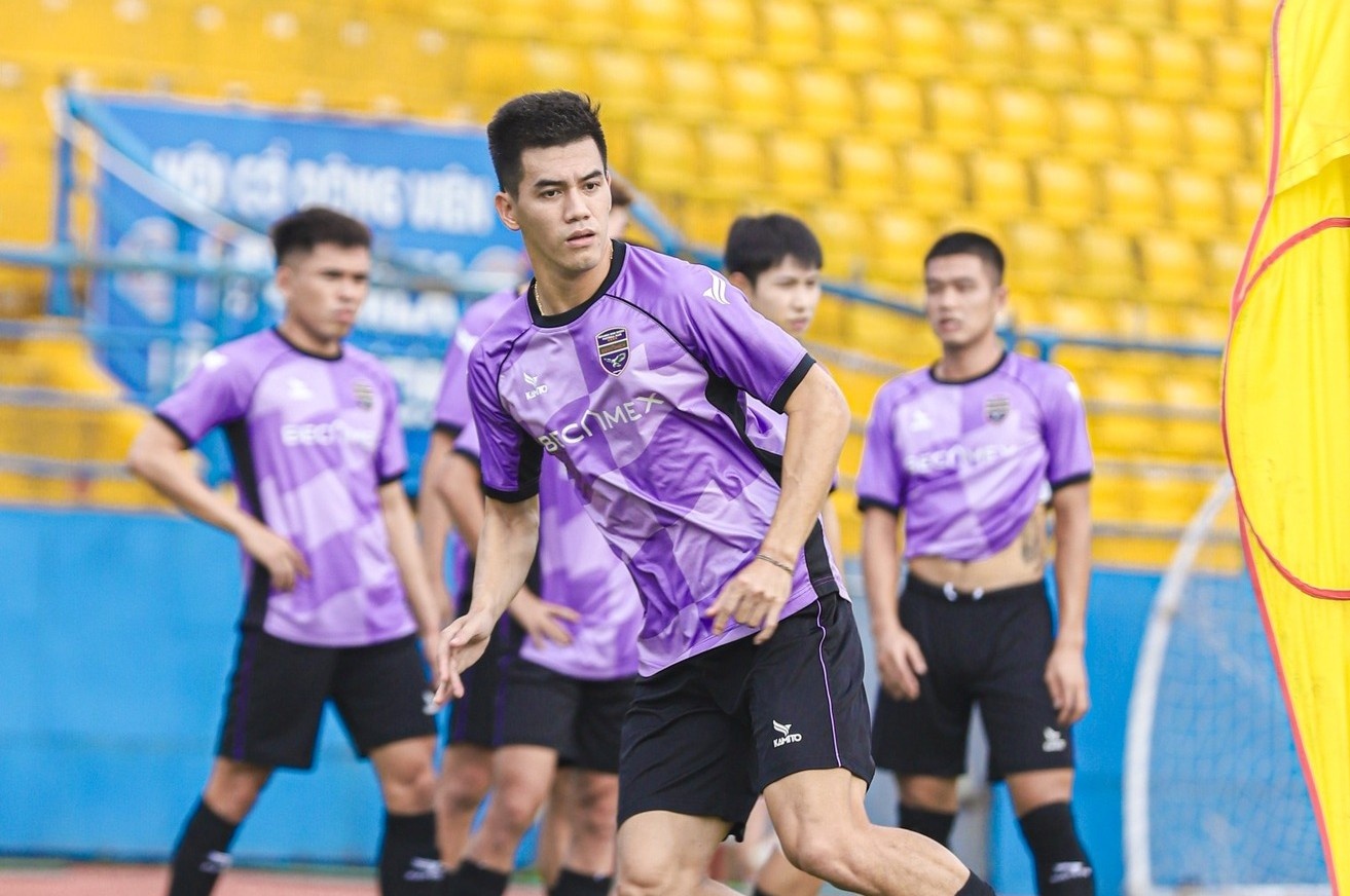 Tien Linh roi Becamex TP.HCM hinh anh